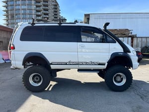 1994 Mitsubishi Delica L400 Turbo Diesel 4WD Lifted Van 62,000 Miles — photo 2