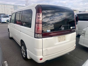 2005 Honda Stepwagon Van 4WD with Dual Sliding Door 82,000 km — photo 2