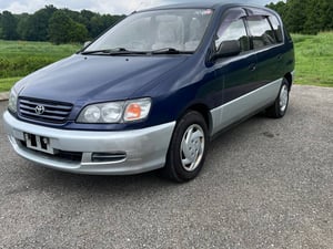 1996 Toyota Ipsum — photo 2