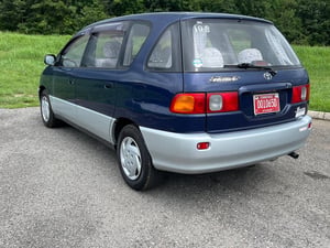 1996 Toyota Ipsum — photo 3