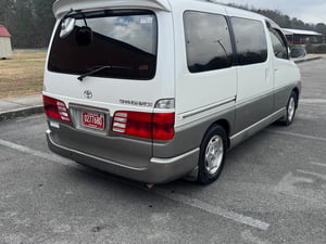 2000 Toyota Grand Hiace The Passenger Compartment (LxWxH),Inch 113x64x53 — photo 3