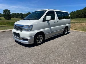 1997 Nissan Elgrand Passenger Compartment (LxWxH),Inch 119x64x50 — photo 5