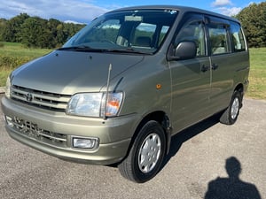 1997 Toyota Town Ace Noah — photo 2