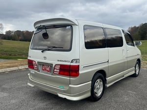 2000 Toyota Grand HiAce Passenger Compartment (LxWxH),Inch 113x64x53 — photo 3