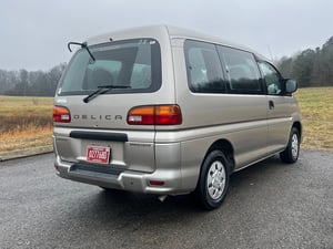 1998 Mitsubishi Delica — photo 3