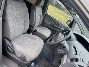 2000 Toyota Estima — photo 5