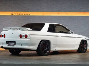 1990 Nissan Skyline — photo 2