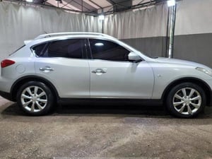 2010 INFINITI EX35 / LHD