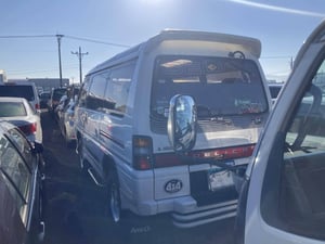 Mitsubishi Delica Starwagon Exceed 1991 — photo 3