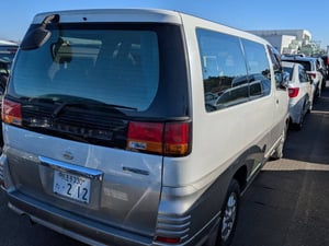 Nissan Elgrand 4WD X Limited 2001 — photo 3